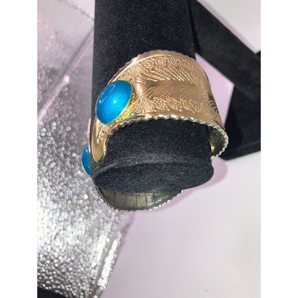 Vintage Faux Turquoise Silver-Tone Cuffs Hinge 2.25 Inch Wide Bracelet! - Picture 4 of 9